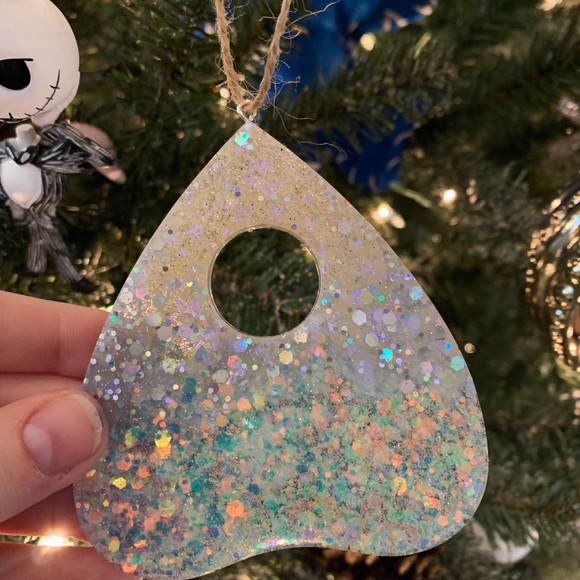 4/10$ Ouija Planchette Christmas Ornament - Picture 3 of 5